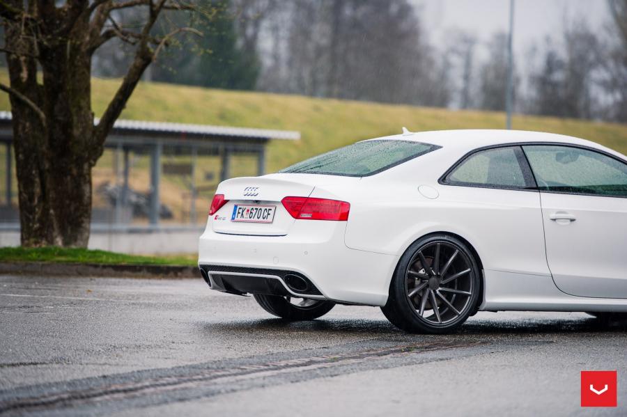 Детали экстерьера Audi RS5 Coupe on Vossen Wheels (CVT) 2017 года  (фото 23 из 26)
